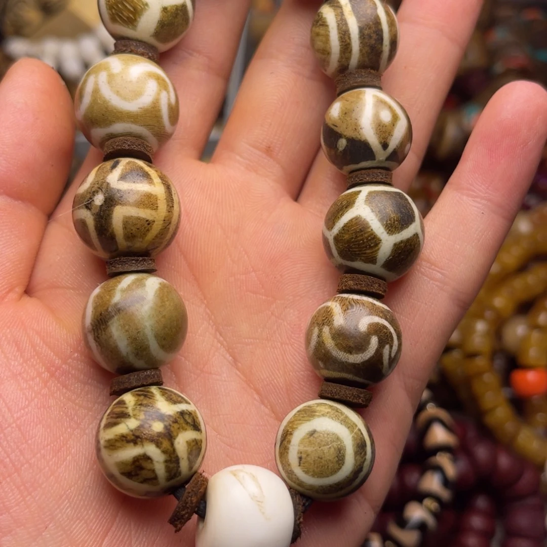 大叶紫檀（黑酸枝木类）