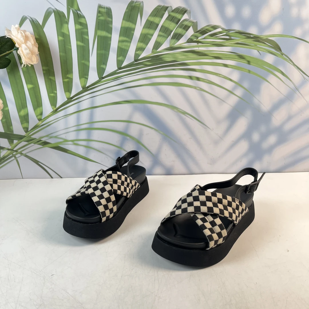 小强家女鞋   新款百搭经典女凉鞋（C182后面）（6622-95059010-320）