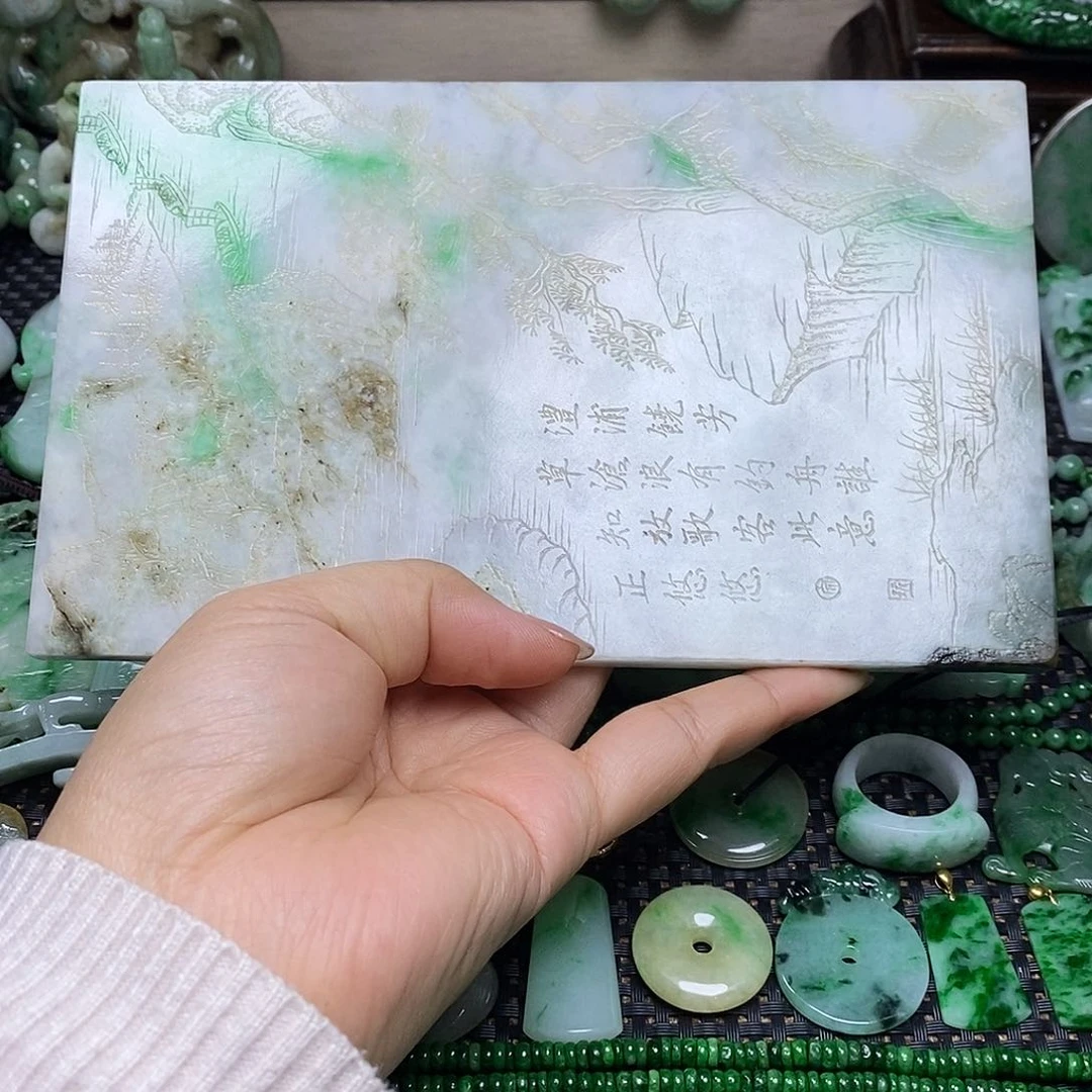 翡翠挂件未镶嵌金**言缅甸天然翡翠山水