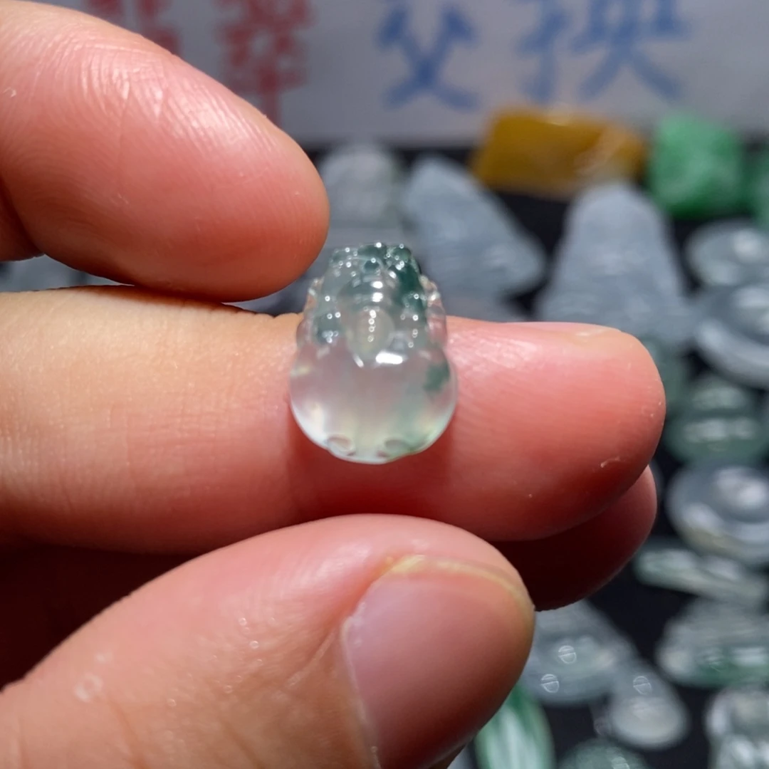 翡翠未镶嵌颈饰貔貅