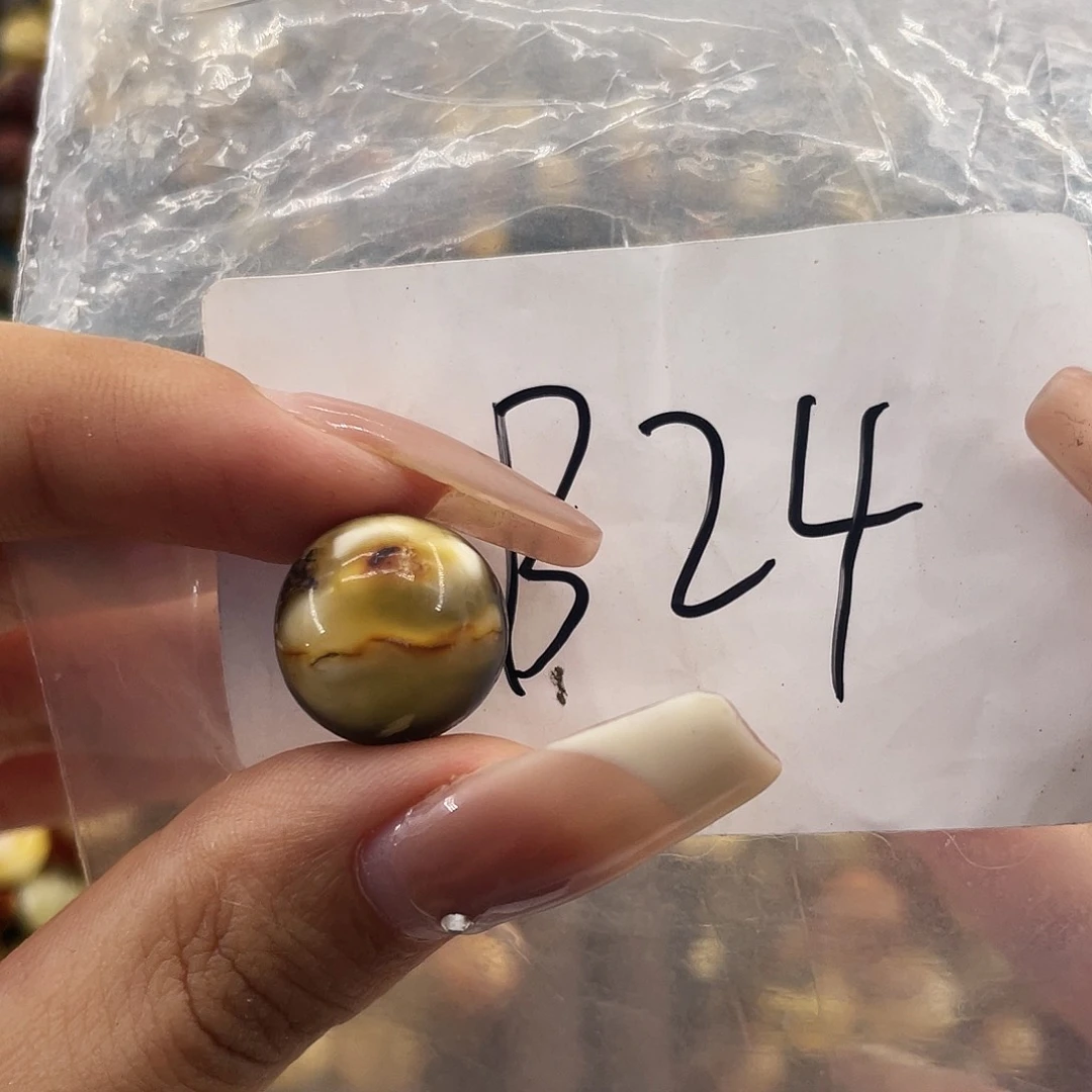 琥珀未镶嵌裸石14.6福利
