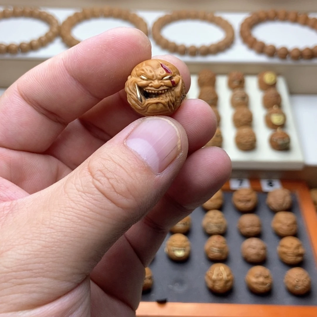 文玩核桃吊坠忧***王猴头核桃单颗雕刻镶嵌夜叉恶僧