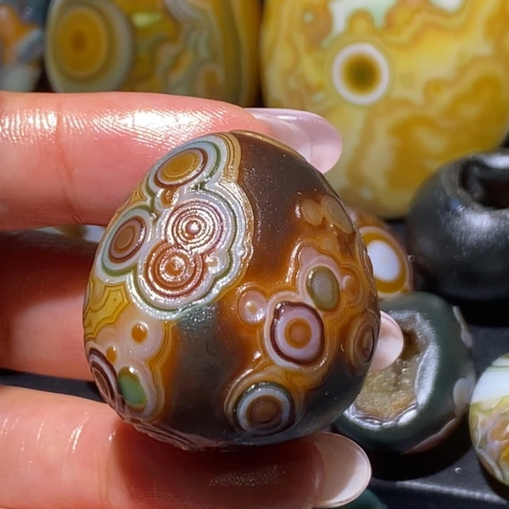 玛瑙/玉髓未镶嵌珠宝奇石30