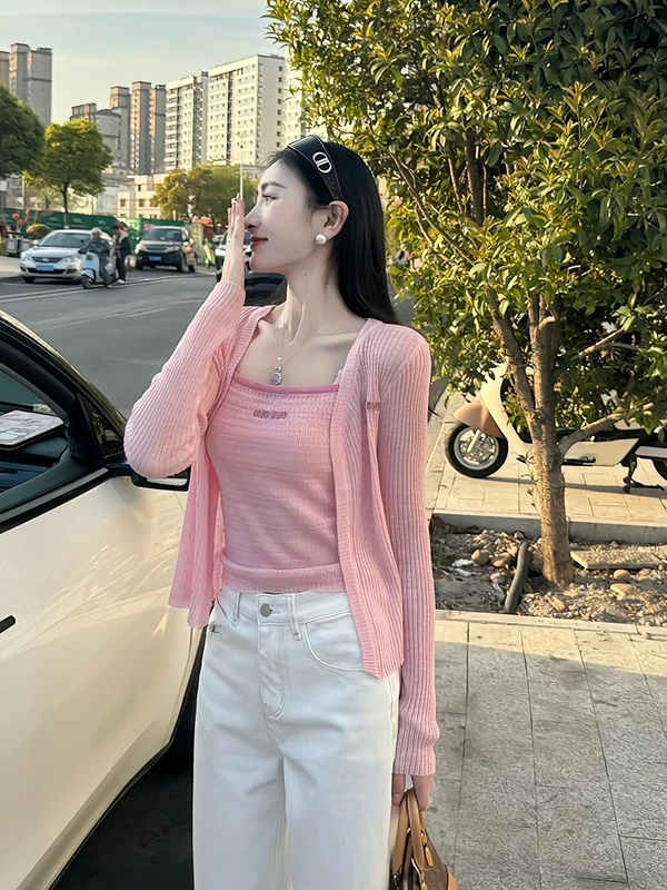 夏日绝美穿搭多巴胺小香风粉色开衫吊带防晒白色牛仔裤三件套装女