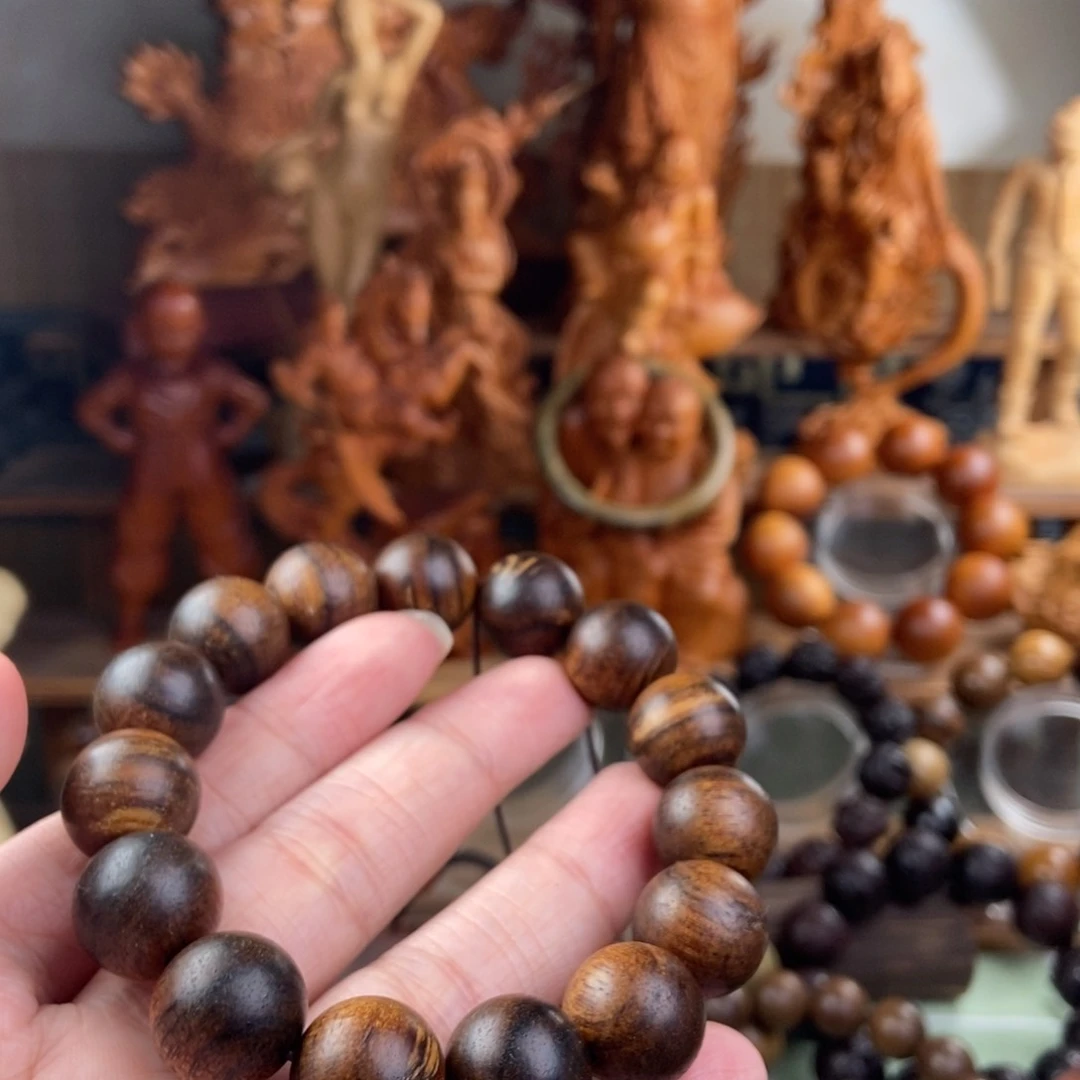 维腊木（绿檀）无事牌小****张