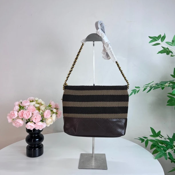 新款时尚百搭大容量通勤单肩斜挎撞色条纹链条