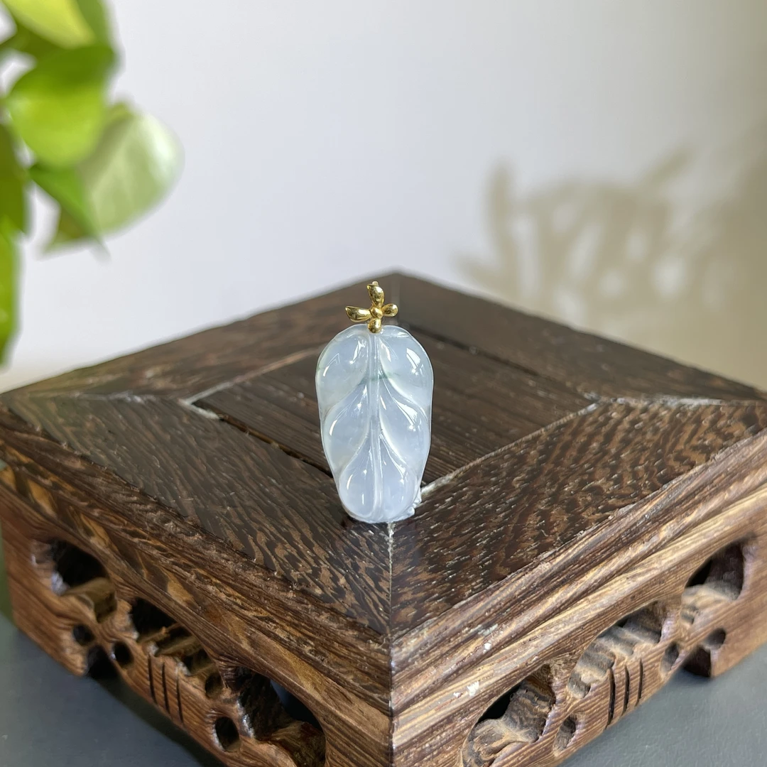 JTW03-29   天然缅甸A货翡翠  18K扣头金枝玉叶