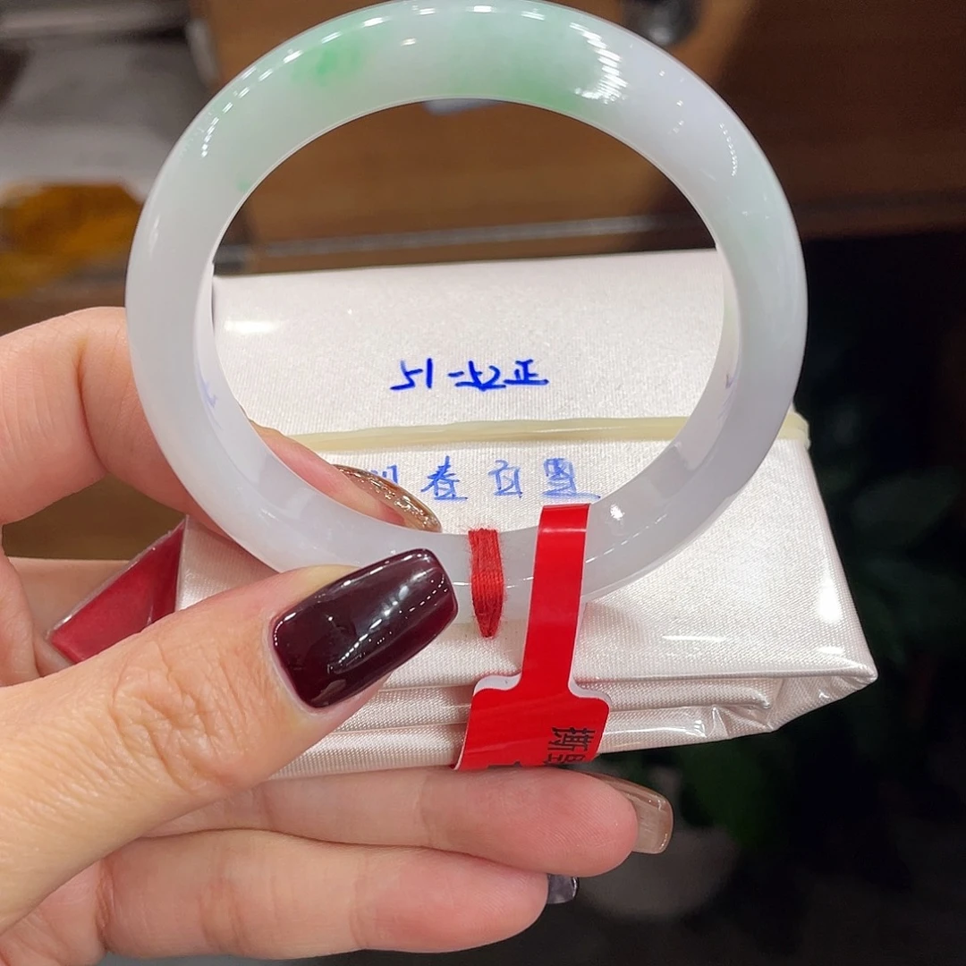 翡翠手镯未镶嵌缅甸翡翠