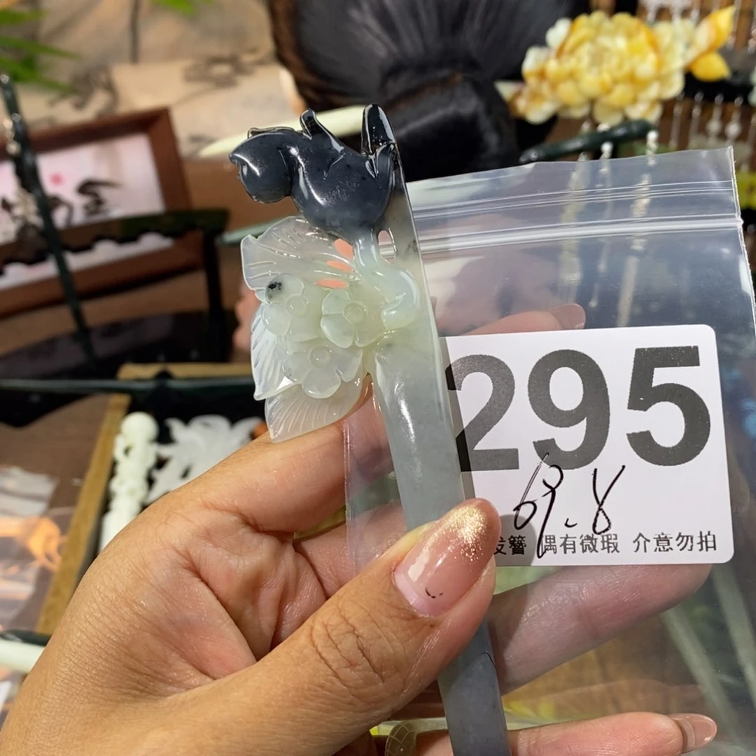 蛇纹石玉发饰未镶嵌花*。