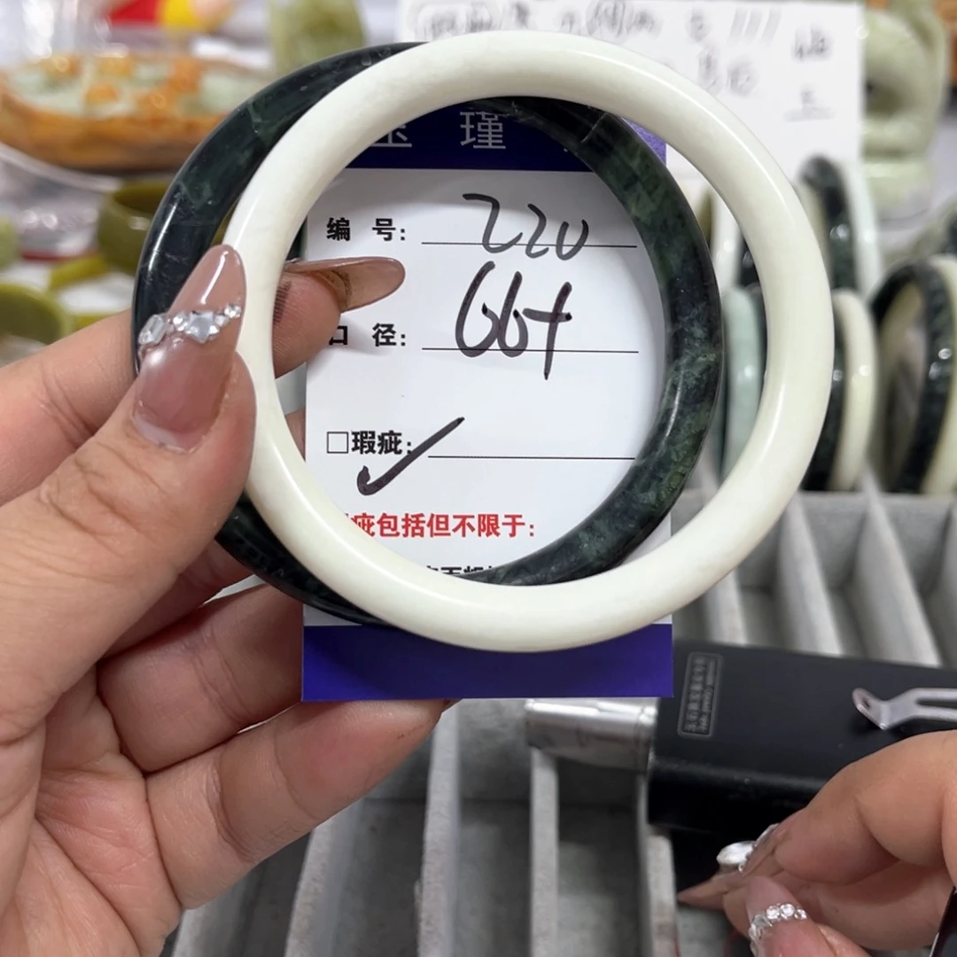 蛇纹石玉手镯未镶嵌