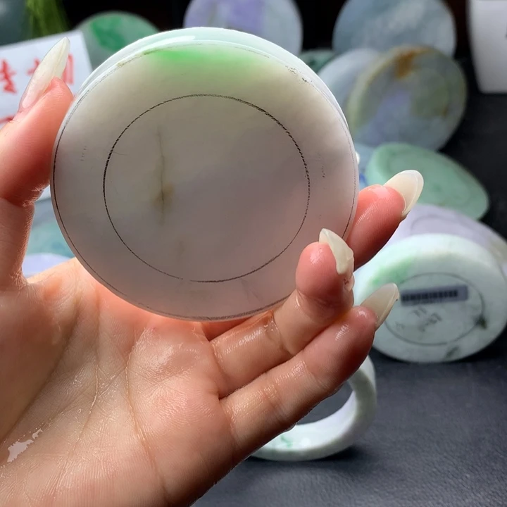 定制翡翠未镶嵌手镯