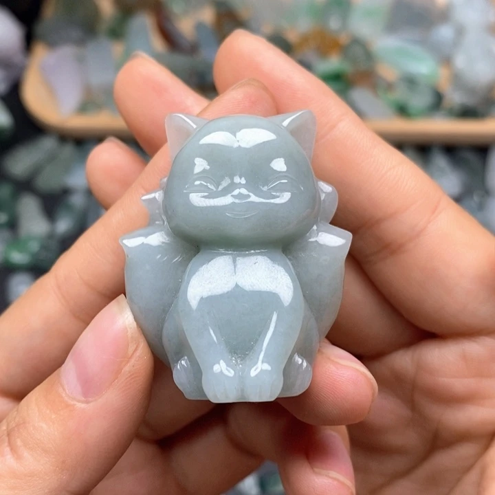 翡翠未镶嵌颈饰九尾狐