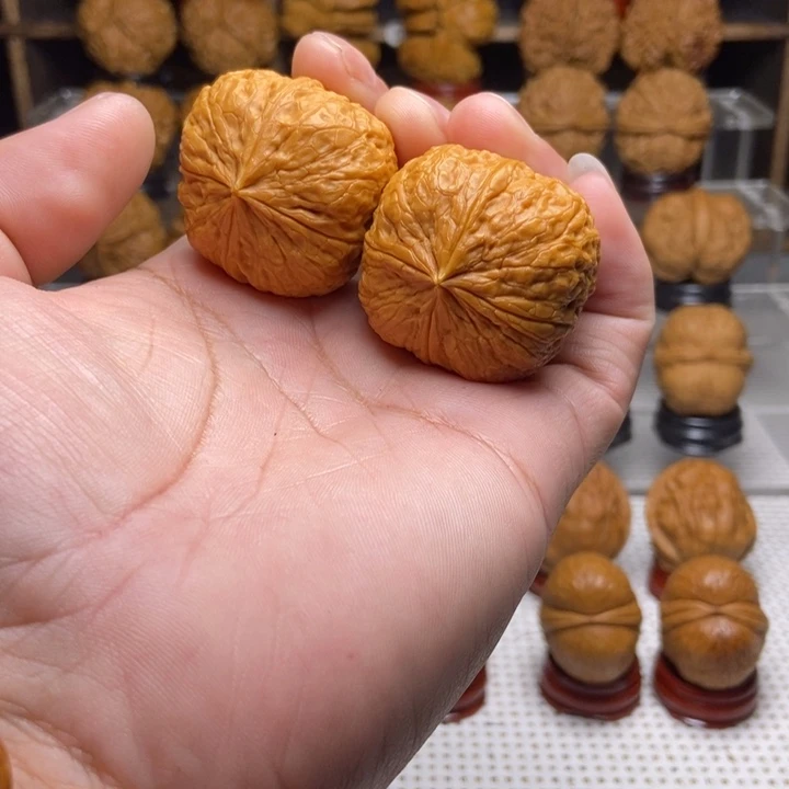 文玩核桃吊坠13聚宝四棱