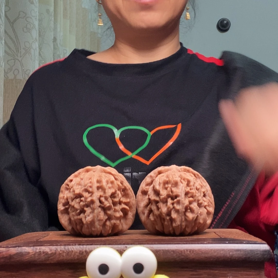 手***弯文玩核桃吊坠娄子