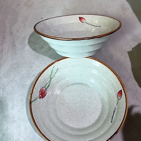 微瑕，不能明火，口径22高度6，2个9英寸螺纹喇叭