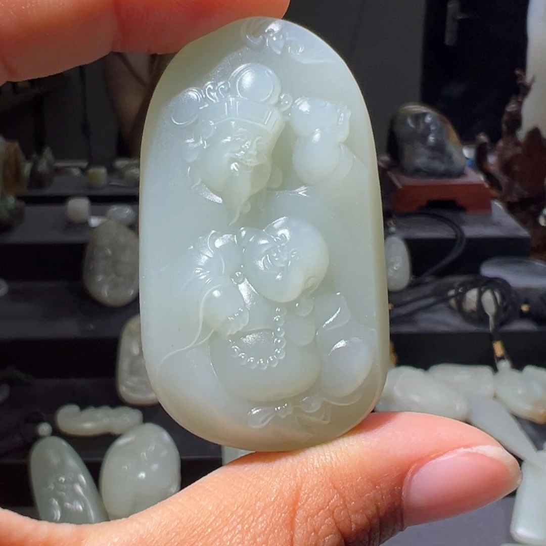 和田玉未镶嵌颈饰瑞**年