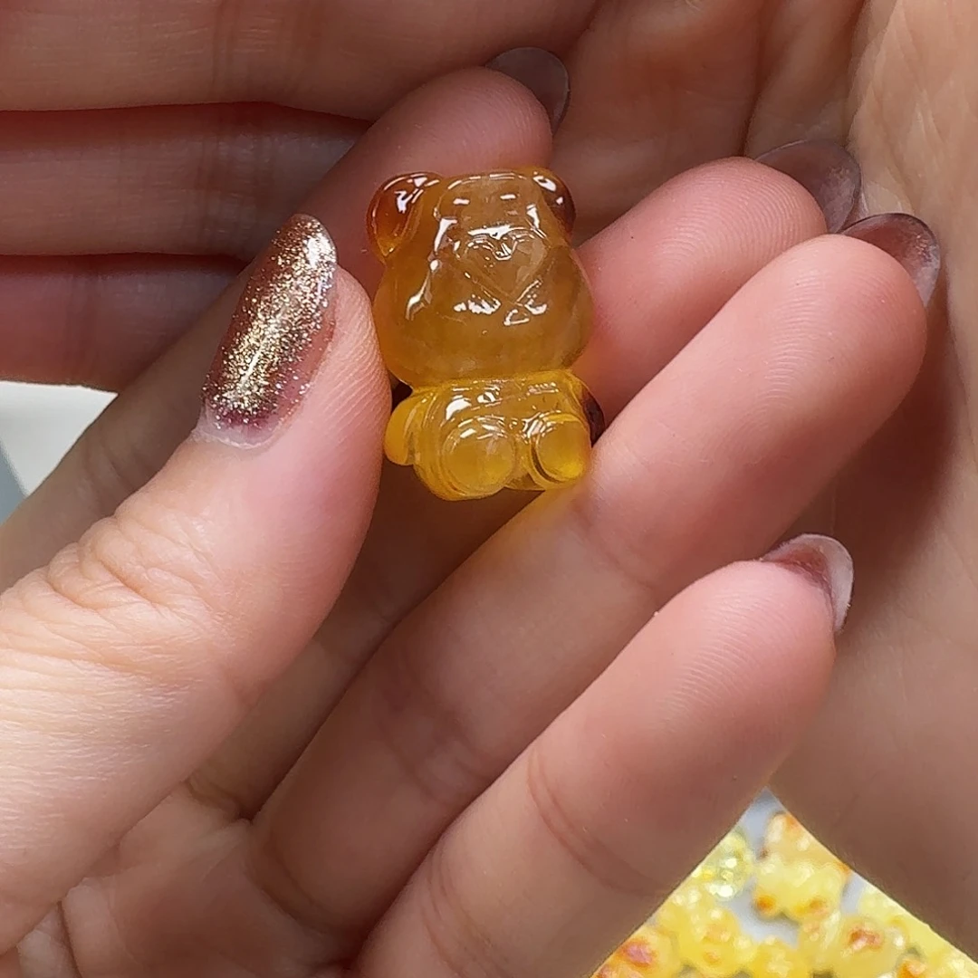 未镶嵌颈饰琥珀小熊