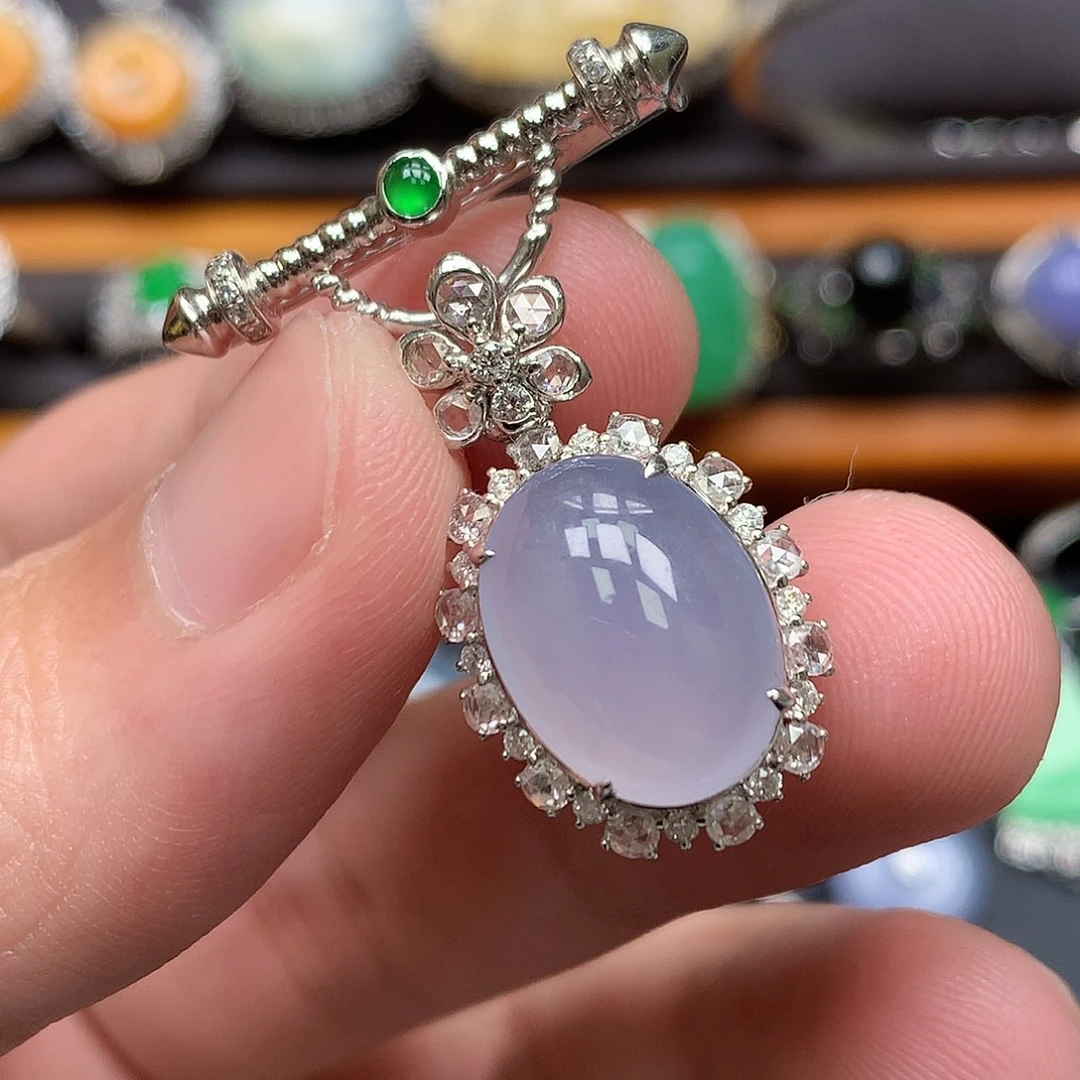 翡翠18K金镶嵌颈饰