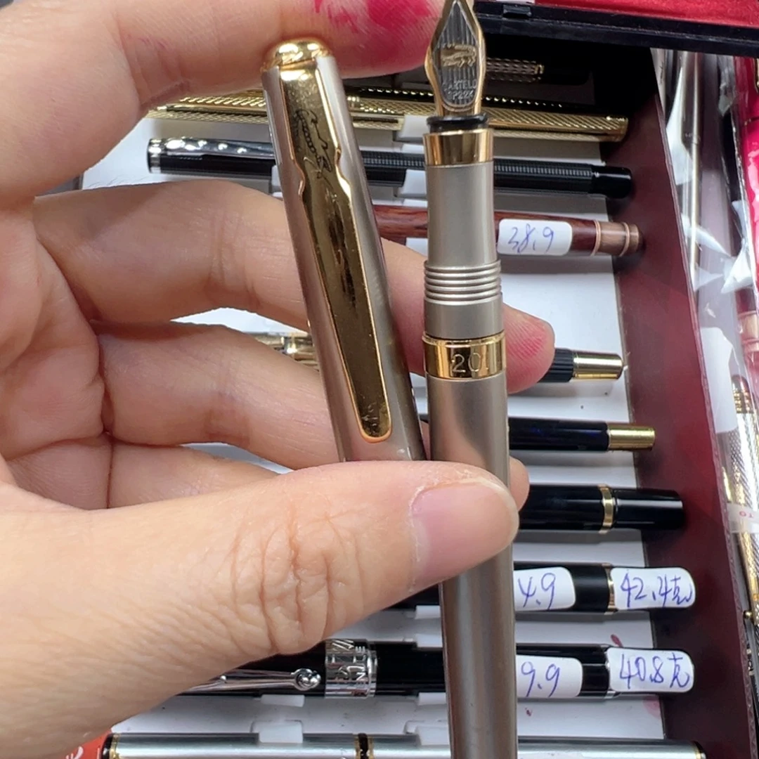青***松便携式鳄鱼201浅金钢笔孤品