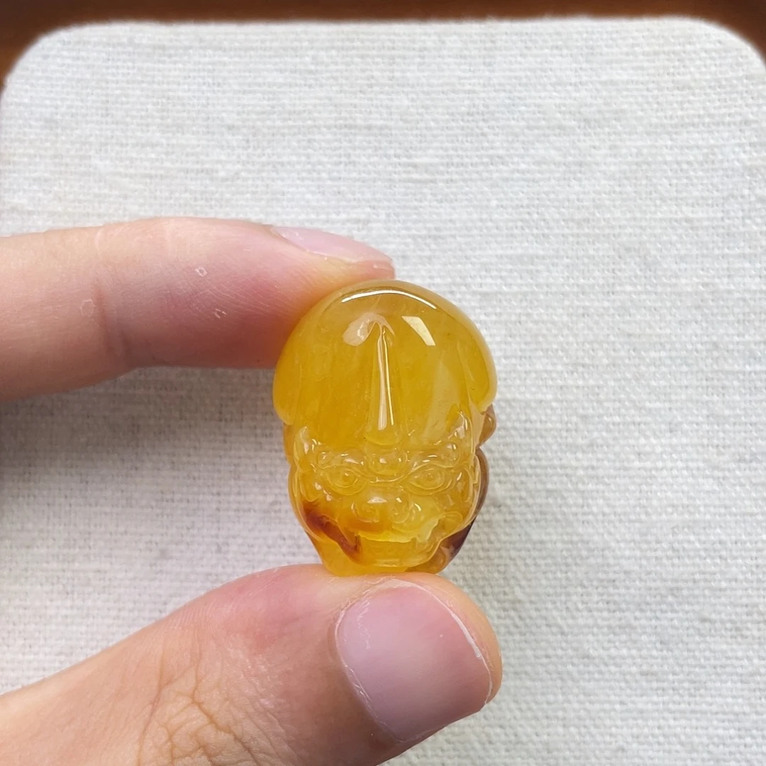 裸石琥珀未镶嵌貔貅