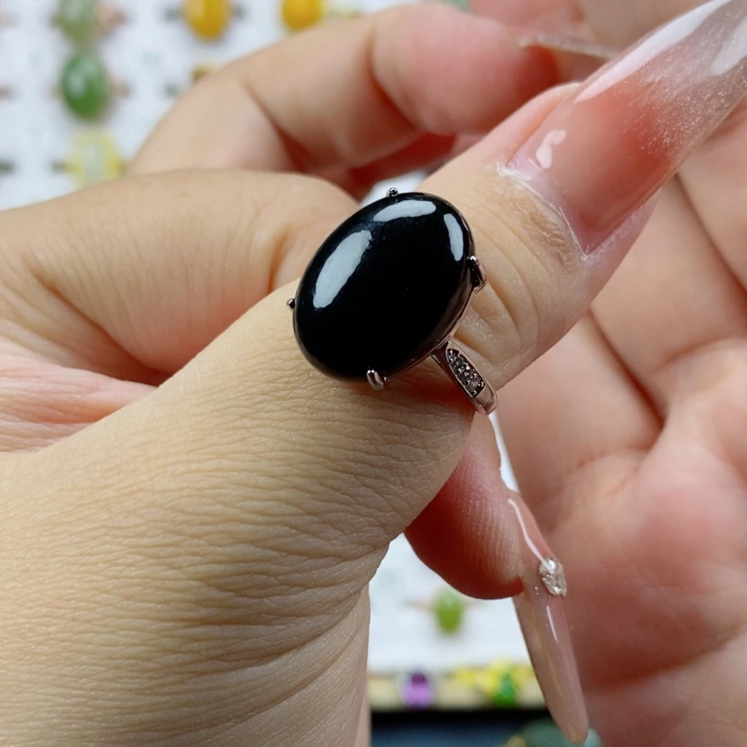 未镶嵌戒指和田玉