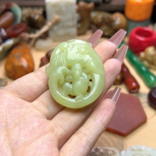 未镶嵌蛇纹石玉颈饰