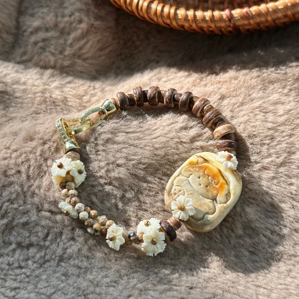 吉月蜜蜡清水漂狗狗牌椰壳花花手串