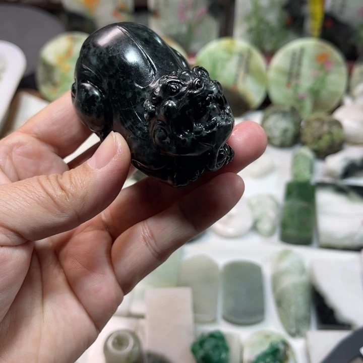 独山玉未镶嵌颈饰