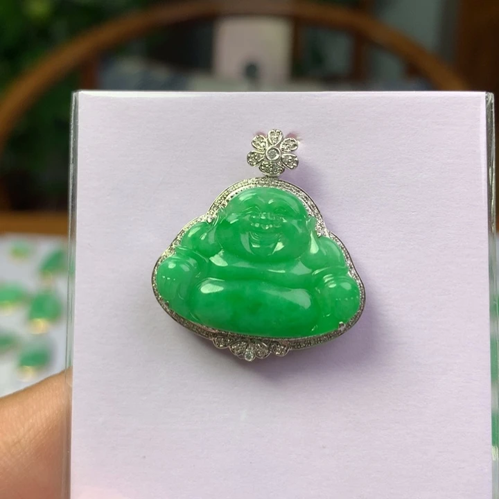 颈饰18K金镶嵌翡翠