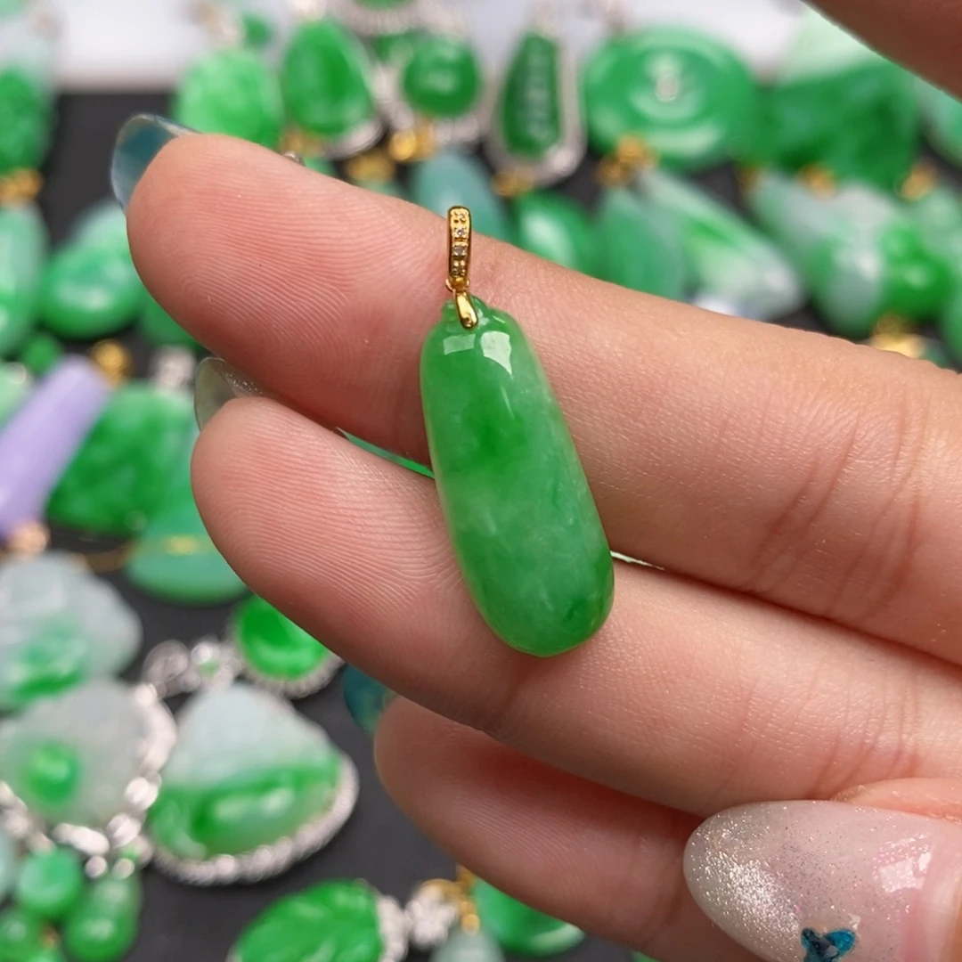 好***来颈饰18K金镶嵌翡翠翡翠