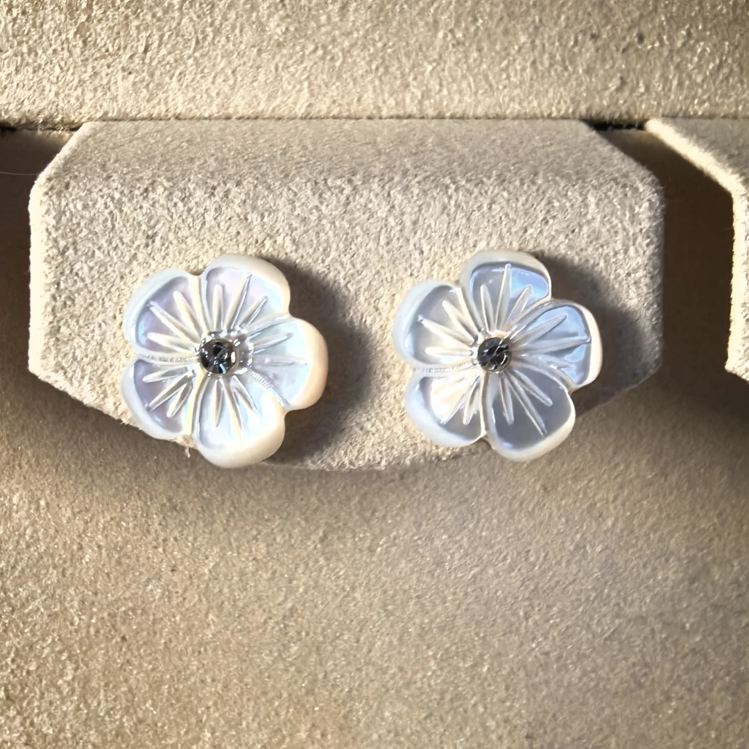 合金贝壳耳饰 白贝花瓣耳钉