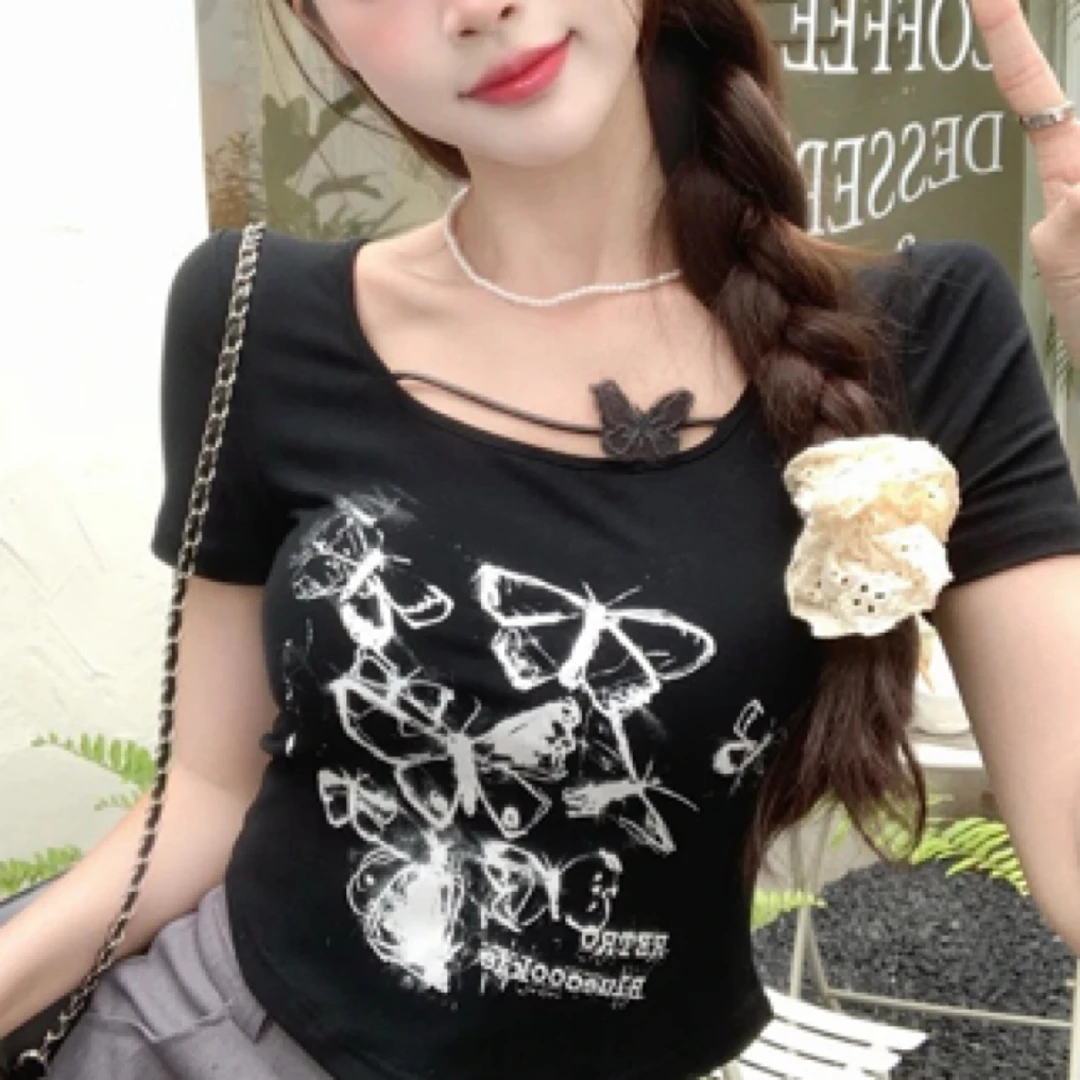 大码纯欲修身蝴蝶短袖女2025夏季紧身显瘦短款T恤甜辣露锁骨上衣
