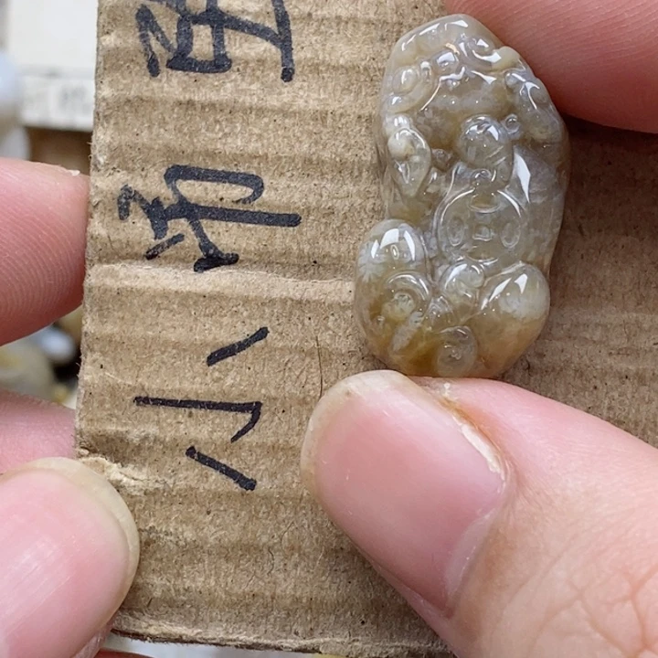 颈饰未镶嵌硅化珊瑚（珊瑚玉）火*界