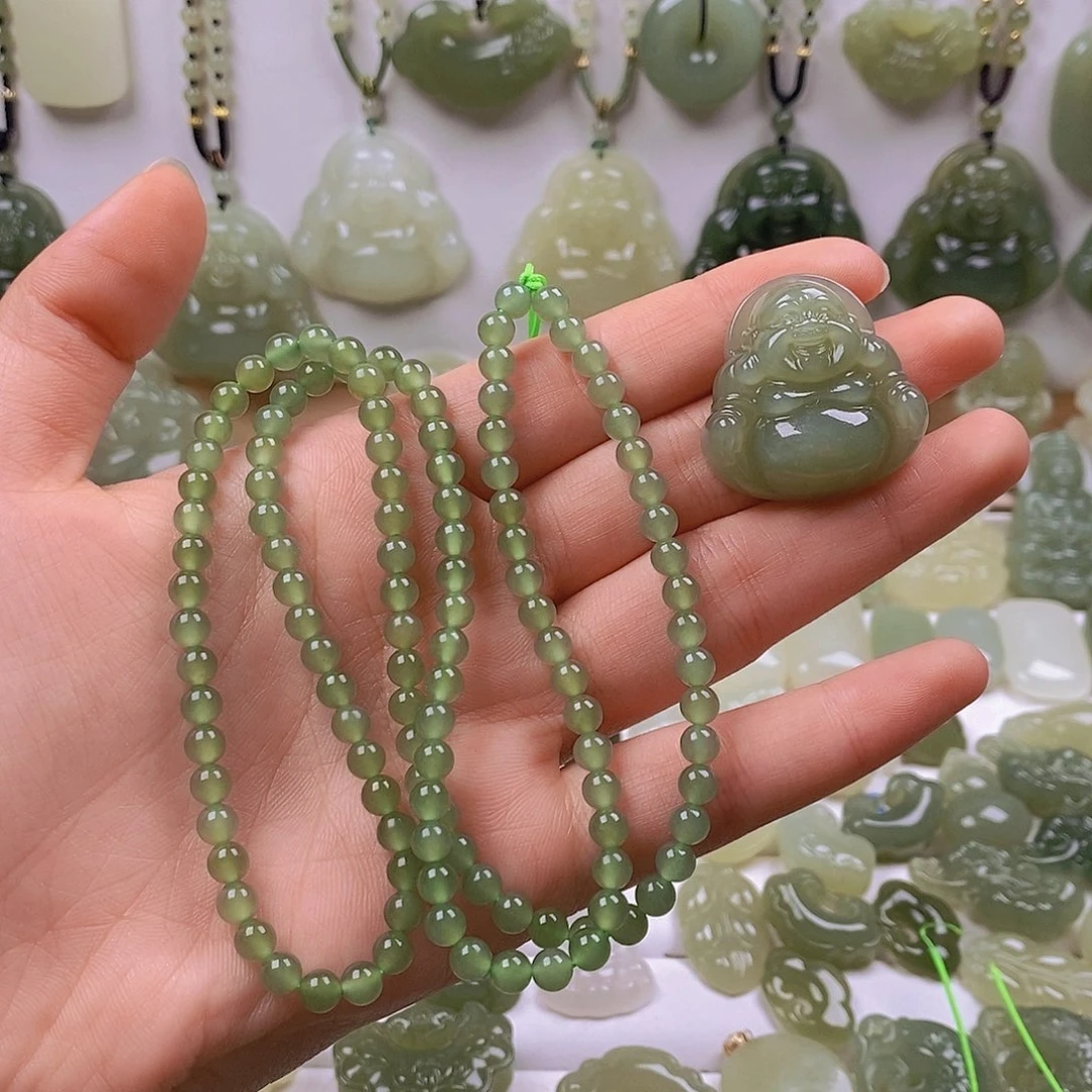 呵****和田玉未镶嵌颈饰