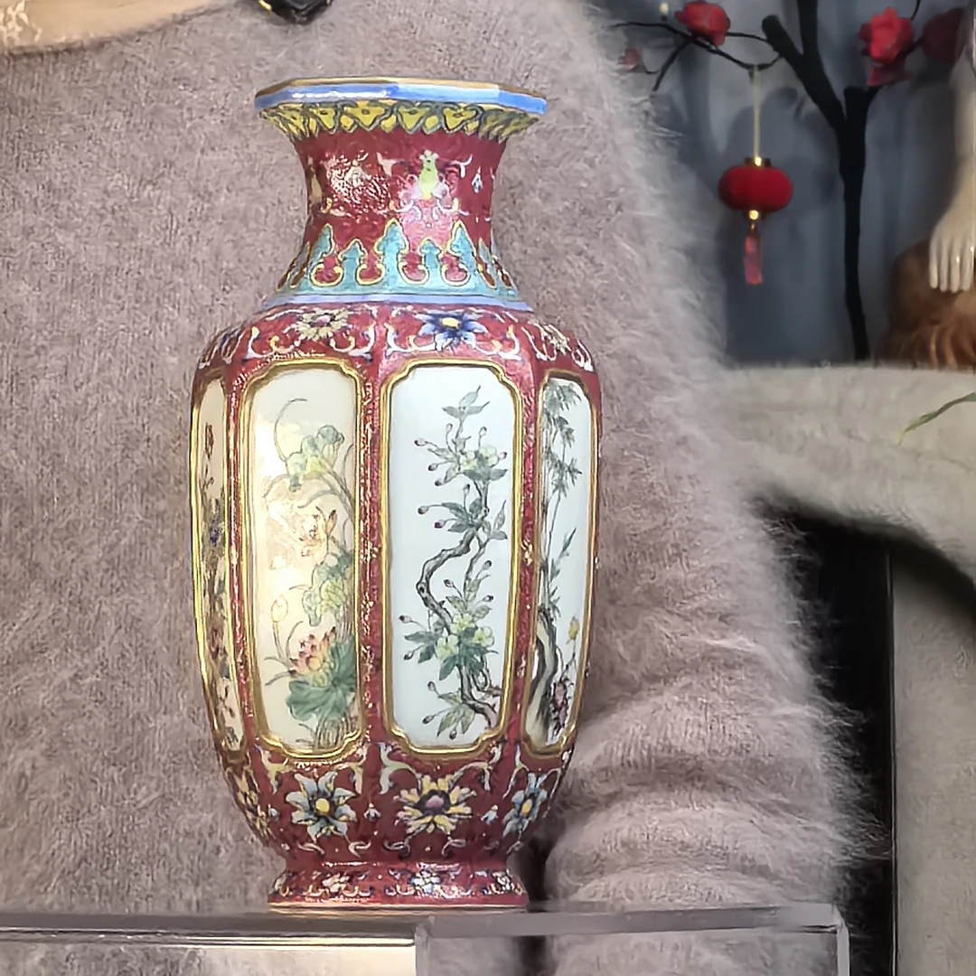 清 粉彩胭脂红花卉开窗八方赏瓶