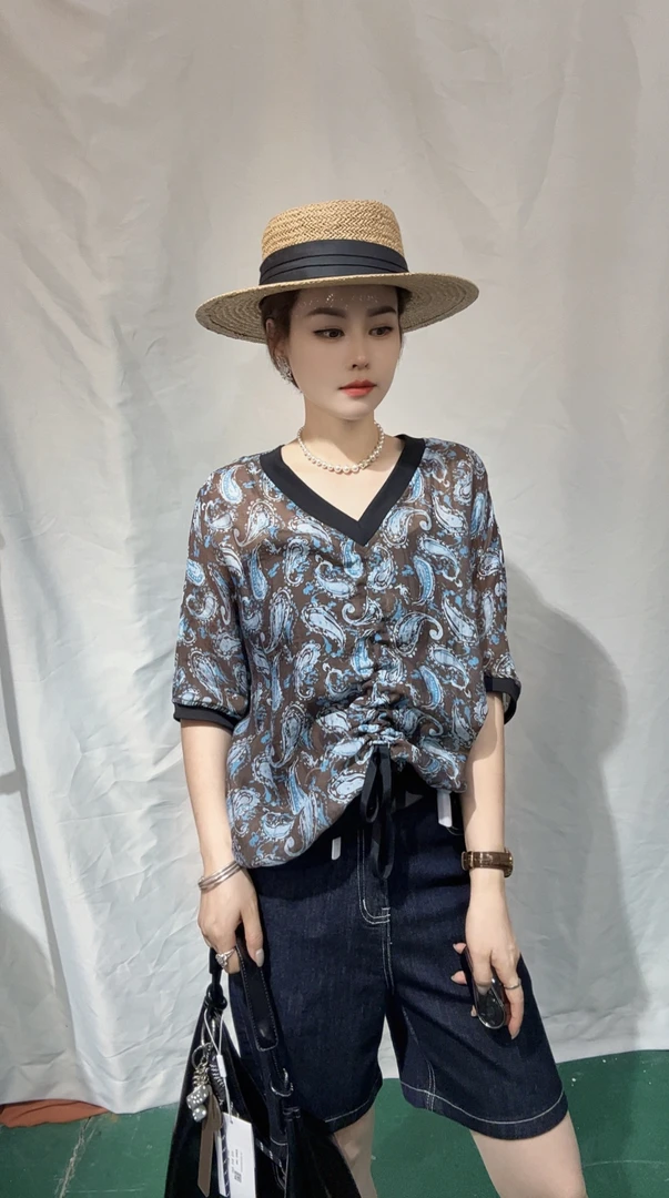 网红碎花时尚显瘦通勤V领上衣