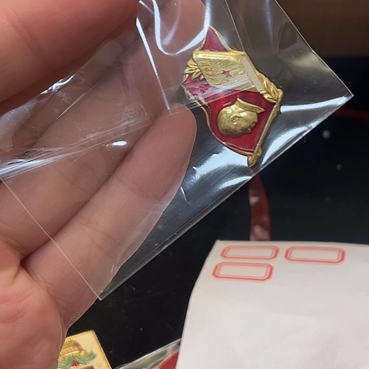 富***P像章一一一一一高贵轻