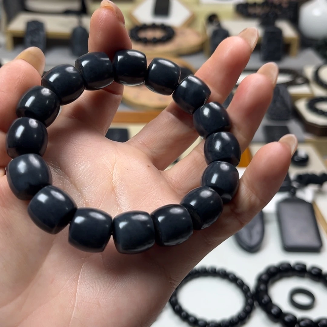 和田玉（墨玉）未镶嵌颈饰卡14直切体验