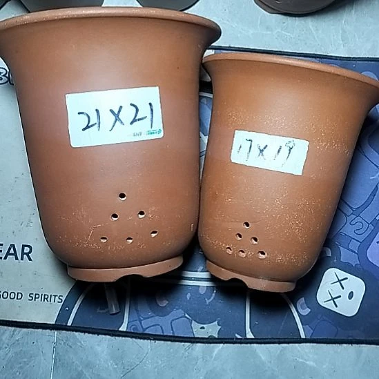 红泥金钟套盆一大一小