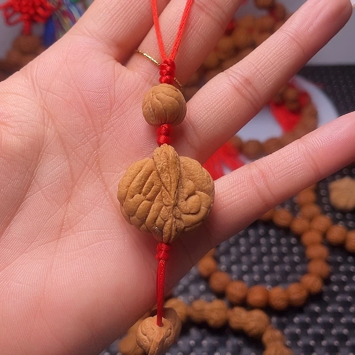 木质类龙纹桃枭挂件