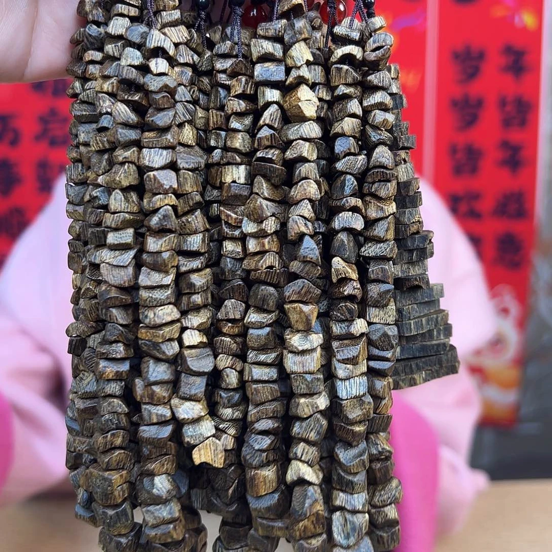 沉香吊坠海南老白奇金丝蜜结天然壳子挂件多样性发货一条