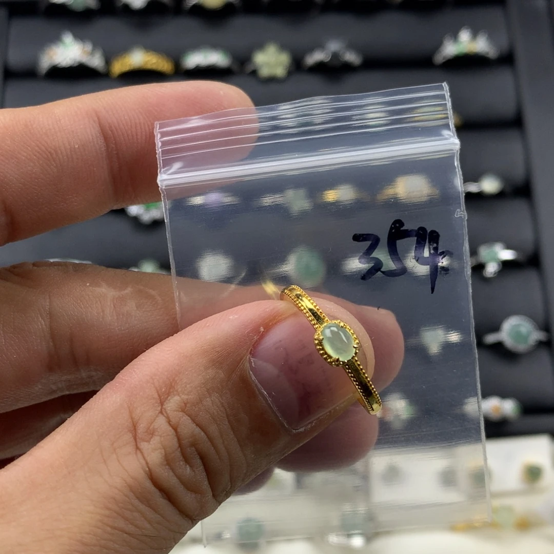 娇***.翡翠未镶嵌戒指354
