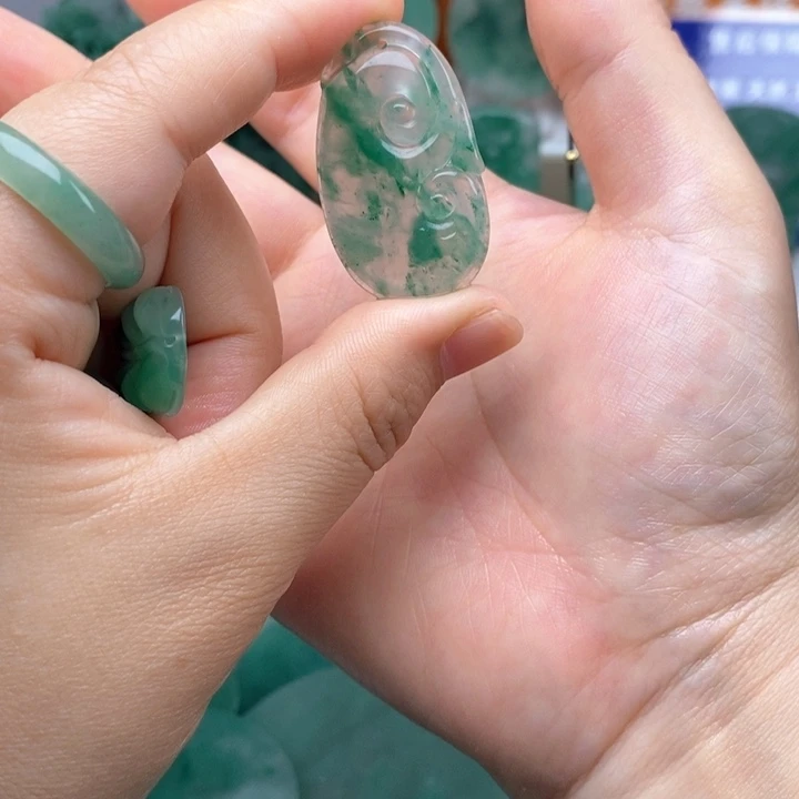 颈饰未镶嵌石英质玉