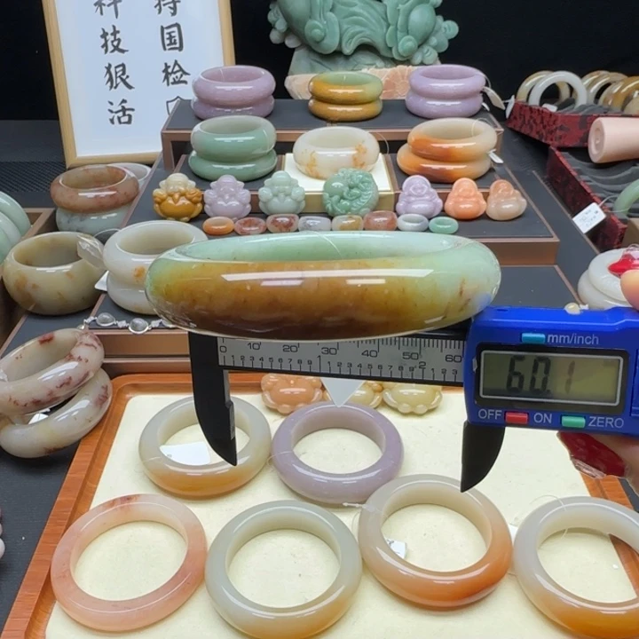 石英岩玉未镶嵌手镯
