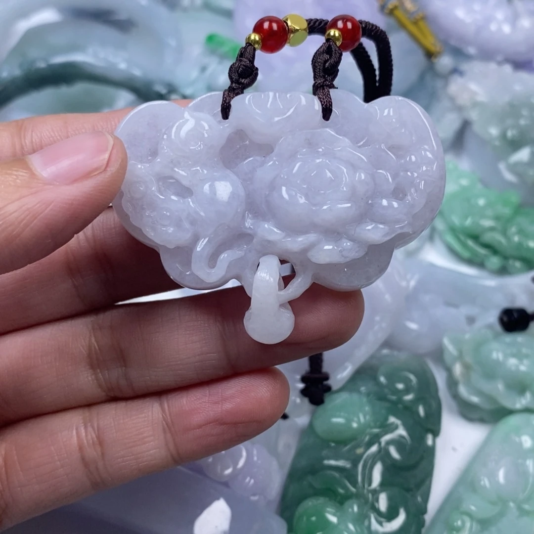 颈饰未镶嵌翡翠招*猫翡翠