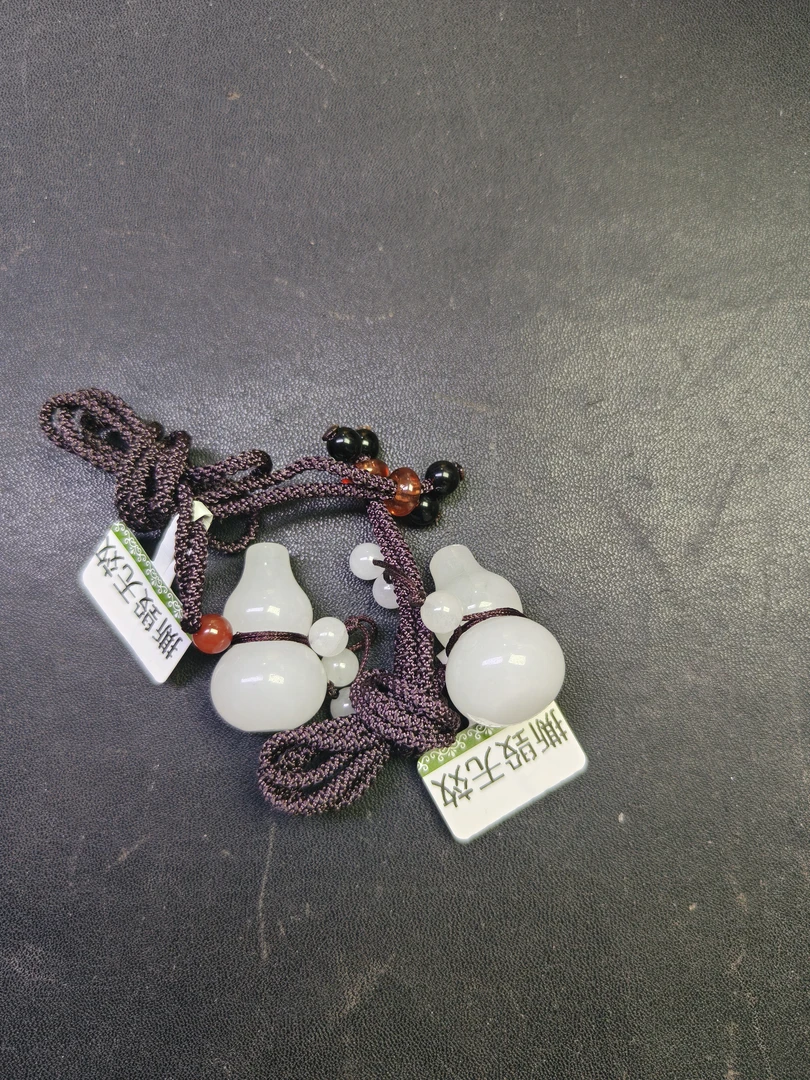 新疆雪翠白月光大葫芦吊坠（多样性发货）拍一发一