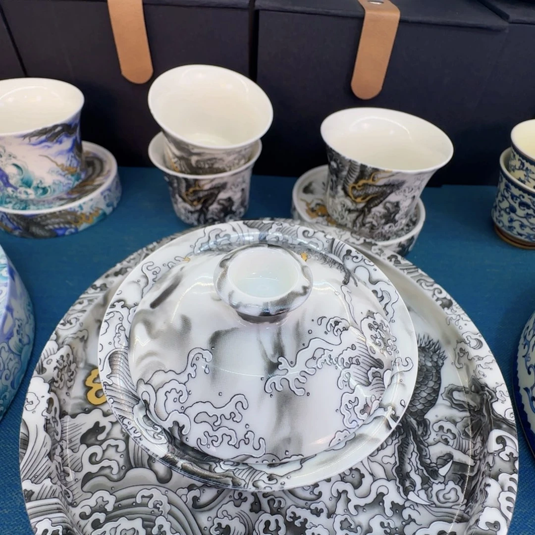 当代艺术家辞典等多个