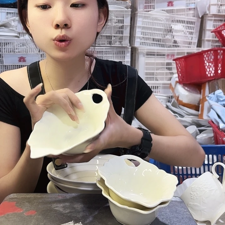 盘微瑕产品………三个米黄色叶子