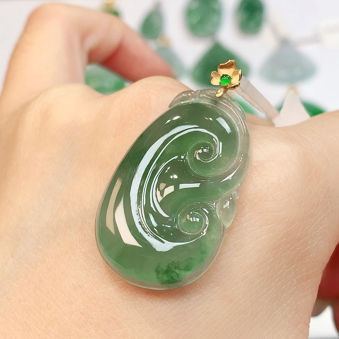 翡翠18K金镶嵌颈饰