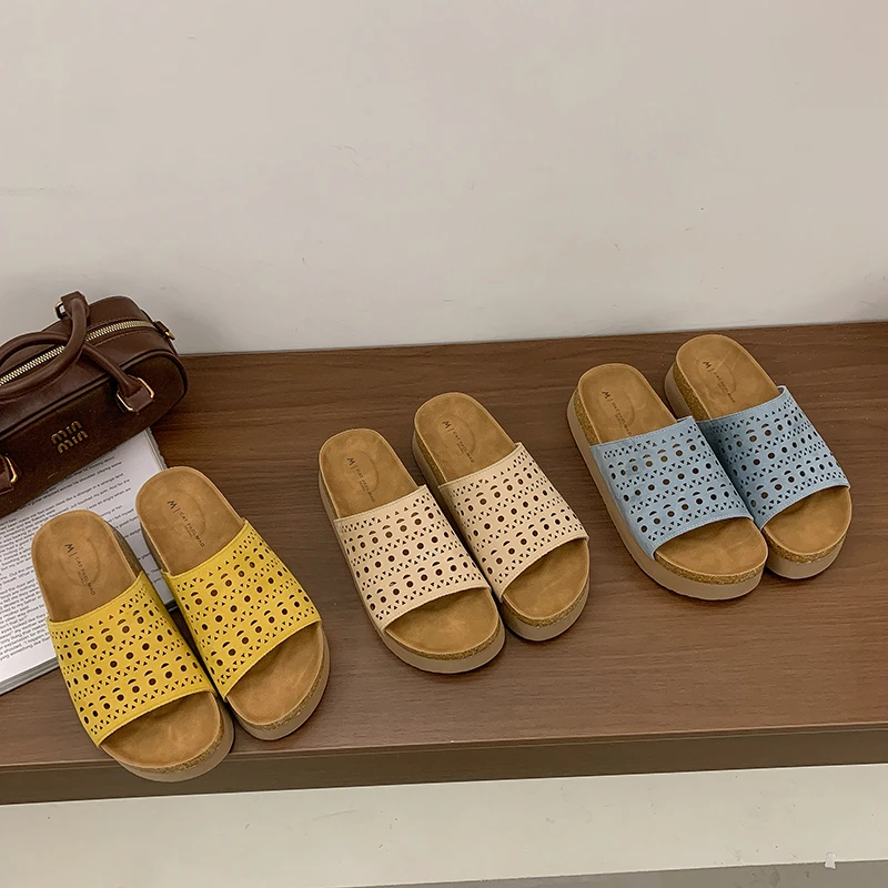 居家凉拖鞋网红夏季平底厚底圆头休闲沙滩一字拖外穿沙滩凉鞋
